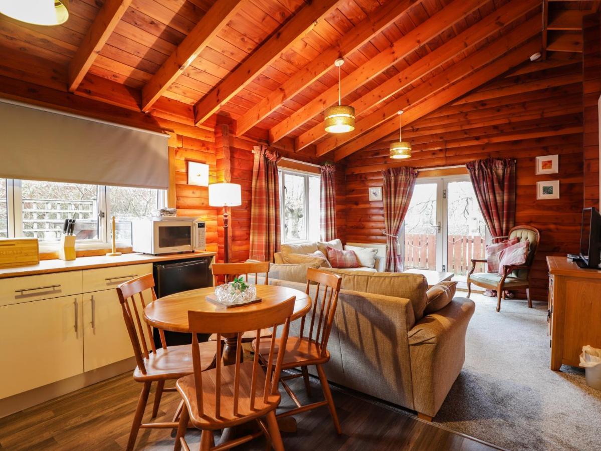 Spruce Lodge Strathpeffer Exterior foto